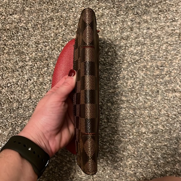 Louis Vuitton CAISSA wallet in Cherry - Picture 13 of 14